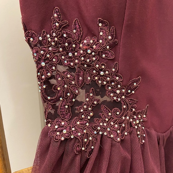 Short formal Juniors Size 5 “Blondie” dress, Wine color - Picture 4 of 12
